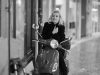 Rain photo shoot with charming musician, singer, songwriter..... Silvie Rider Young from USA / Silvie Rider-Young 28.8.23 Foto Sigi Müller
